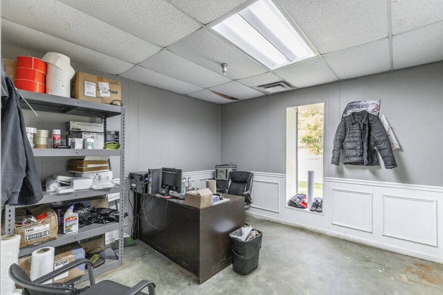 More Photos Of 1129 S Chattanooga St, LaFayette Warehouse For Sale