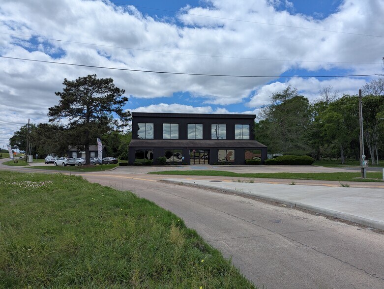 More Photos Of 7945 Eastex Fwy, Beaumont Office For Sale