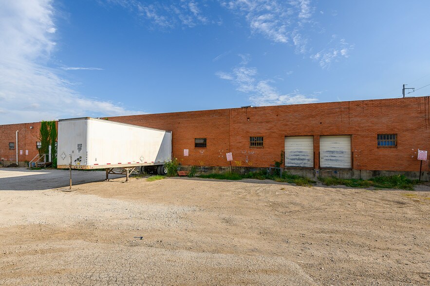 More Photos Of 2154 Irving Blvd, Dallas Light Distribution For Lease