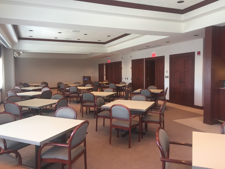 More Photos Of 16-20 NW 3rd St, Evansville Office For Lease