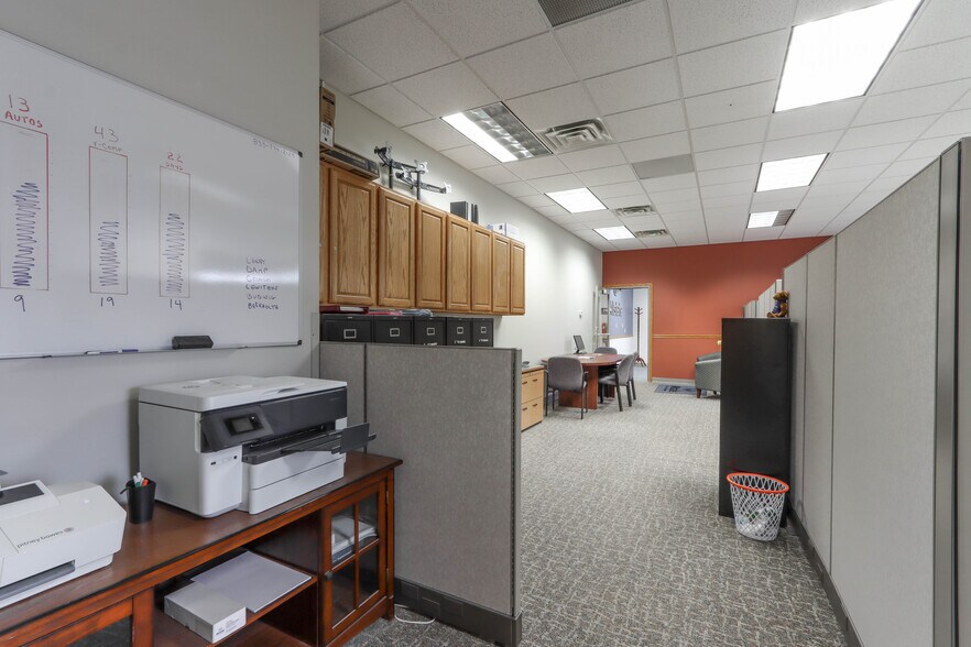 More Photos Of 10208 Park Plz, Rothschild Office For Lease