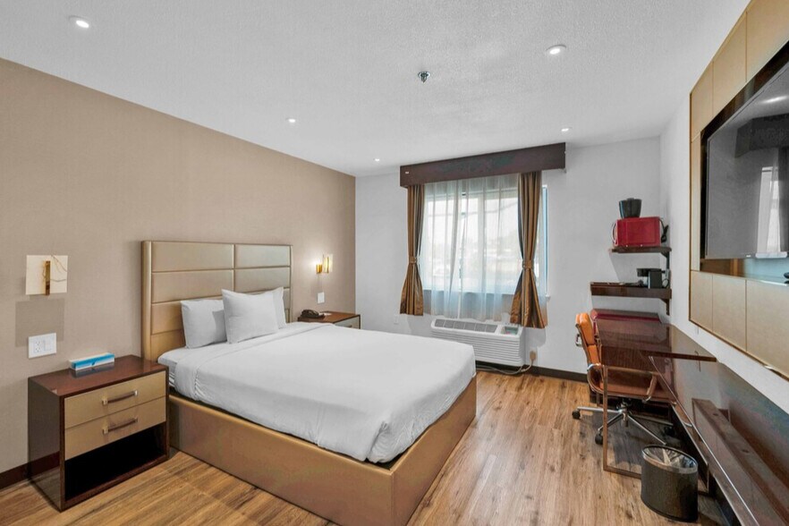 More Photos Of 2040 Factory Outlets Dr, Anderson Hotel For Sale