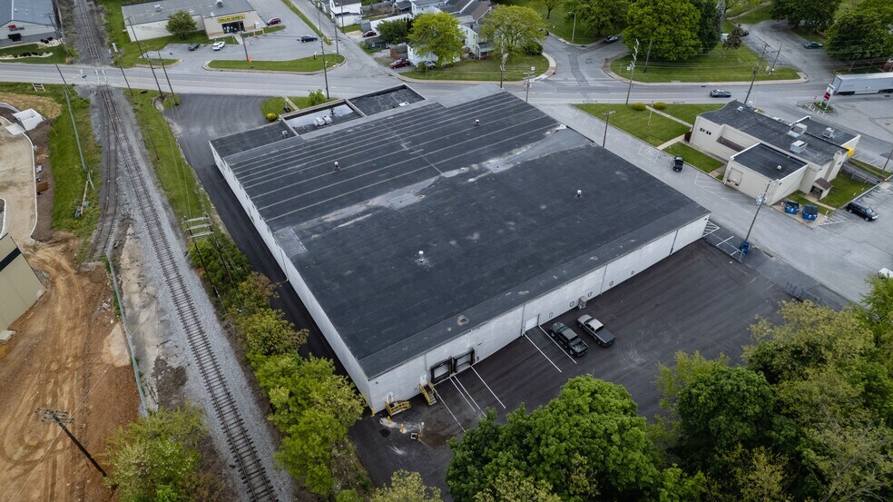 More Photos Of 300 N Sherman St, York Manufacturing For Lease