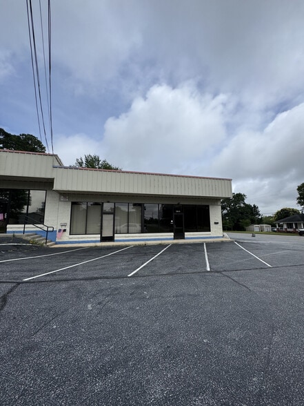 More Photos Of 1317 W Poinsett St, Greer Storefront For Lease