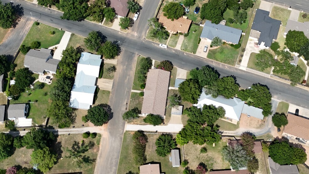 More Photos Of 1405 N Crockett St, Fredericksburg Apartments For Sale
