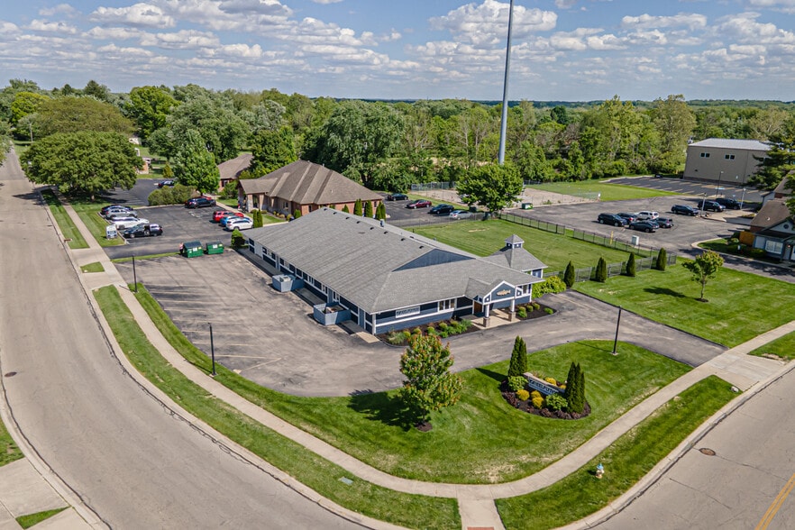 More Photos Of 1908 N Lakeman Dr, Bellbrook Storefront Retail Office For Sale