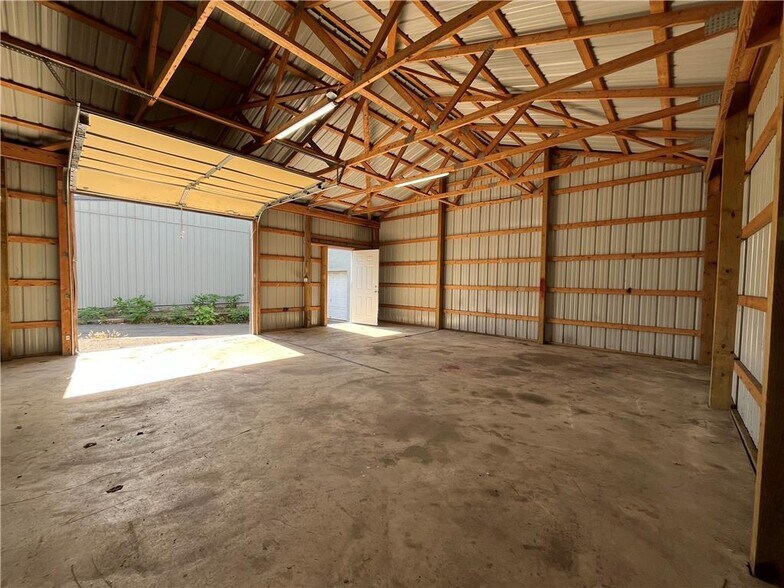 More Photos Of 1611 Spruce St, Easton Flex For Lease