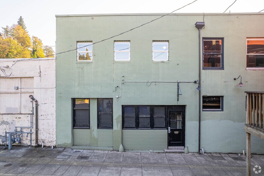 More Photos Of 712 Main St, Oregon City General Retail For Sale