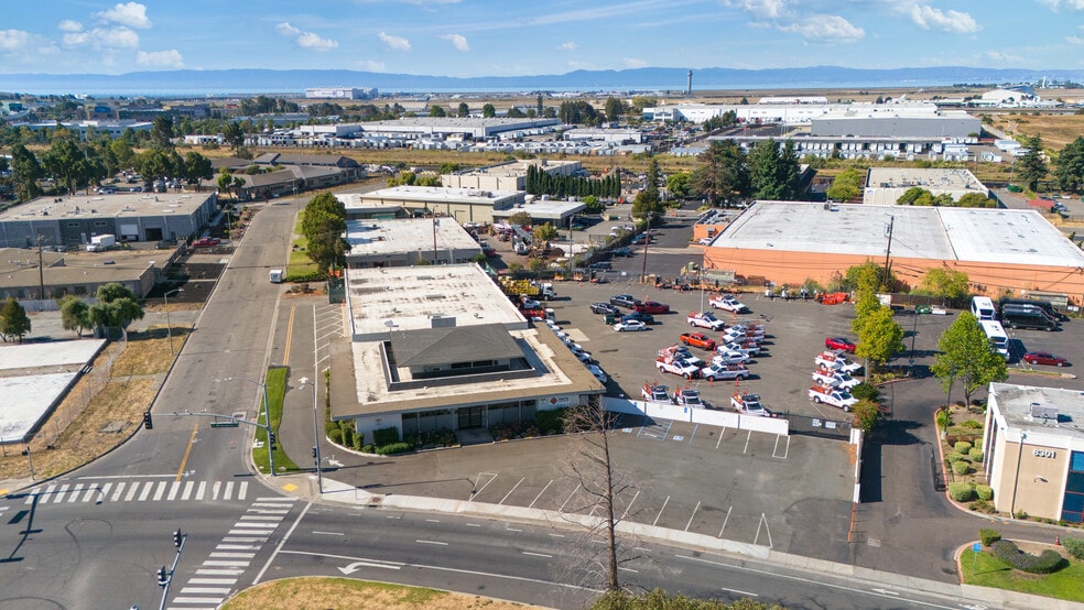 More Photos Of 8399 Edgewater Dr, Oakland Warehouse For Lease