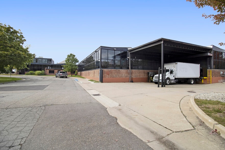 More Photos Of 375 E North St, Chelsea General Retail For Sale