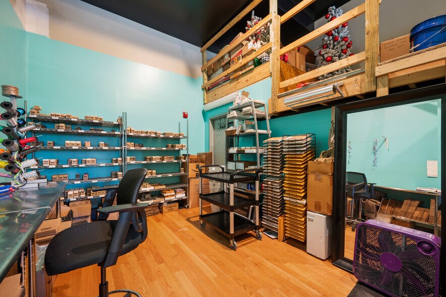 More Photos Of 108 S Walnut St, Muncie Office For Sale