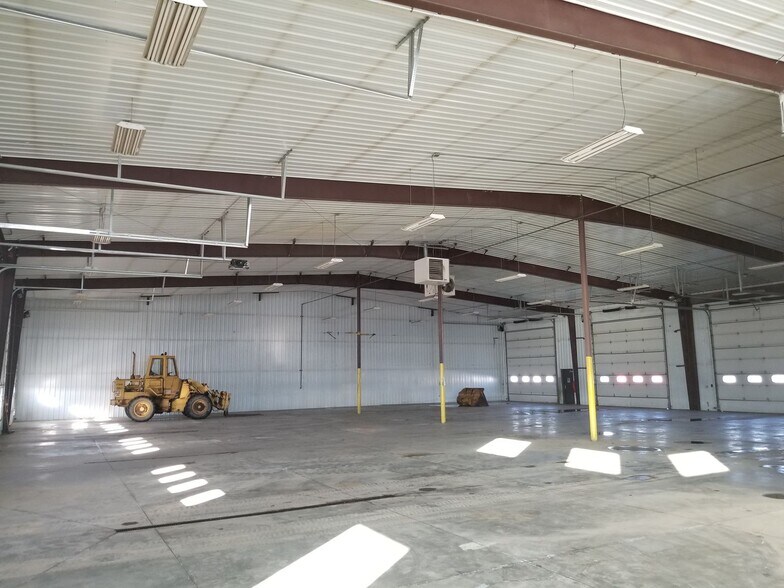 More Photos Of 14472 Commerce Park Blvd, Williston Warehouse For Sale