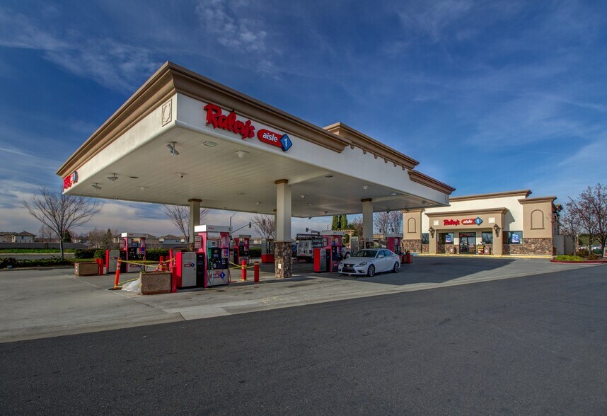 More Photos Of 765 S Hwy, Lincoln Unknown For Lease