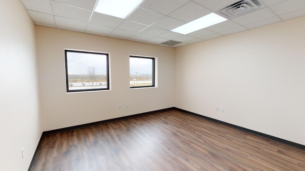 More Photos Of 5560 Kingpin Dr, Corpus Christi Warehouse For Lease