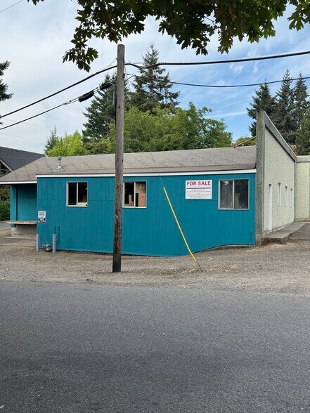 More Photos Of 2502 SW Multnomah Blvd, Portland Light Distribution For Sale