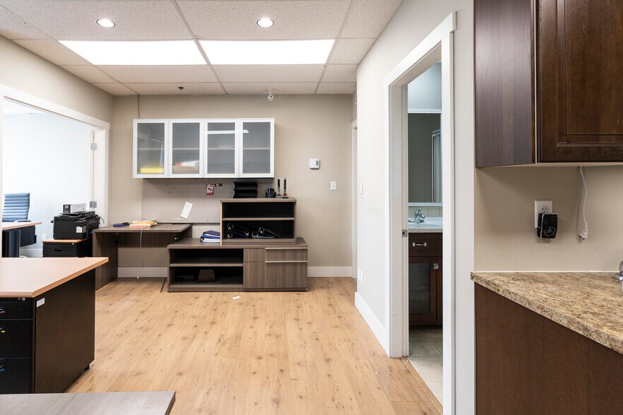 More Photos Of 1083 Kent Ave NE, Vancouver Light Manufacturing For Sale