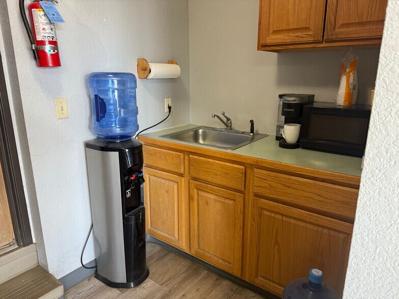 More Photos Of 2329 8th Ave, Greeley Auto Dealership For Sale