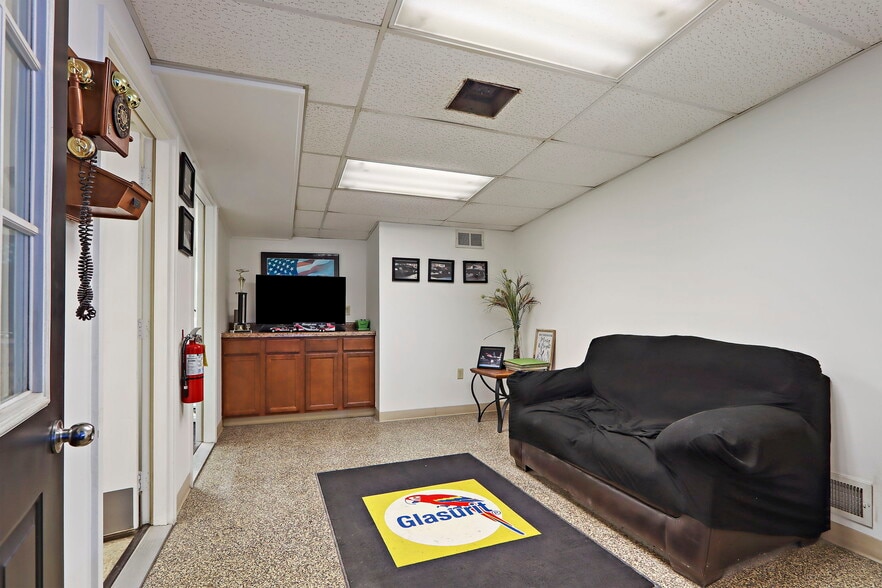 More Photos Of 1206 Washington Rd, Kenosha Auto Repair For Sale