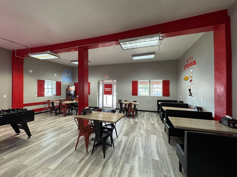 More Photos Of 18 N 4th St, Gosport Storefront Retail Office For Lease