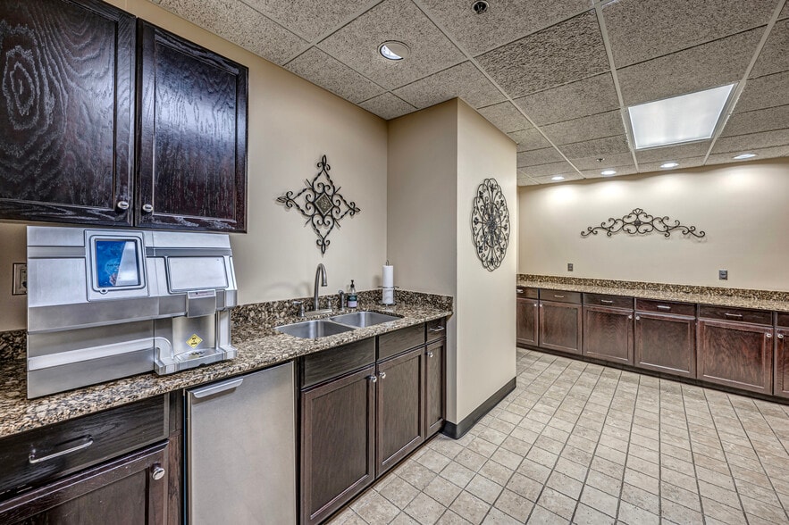 More Photos Of 3800 N May Ave, Oklahoma City Office For Sale