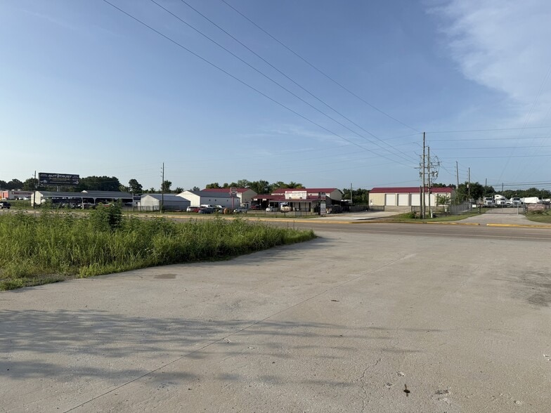More Photos Of 19181 Highway 105 W, Montgomery Warehouse For Lease
