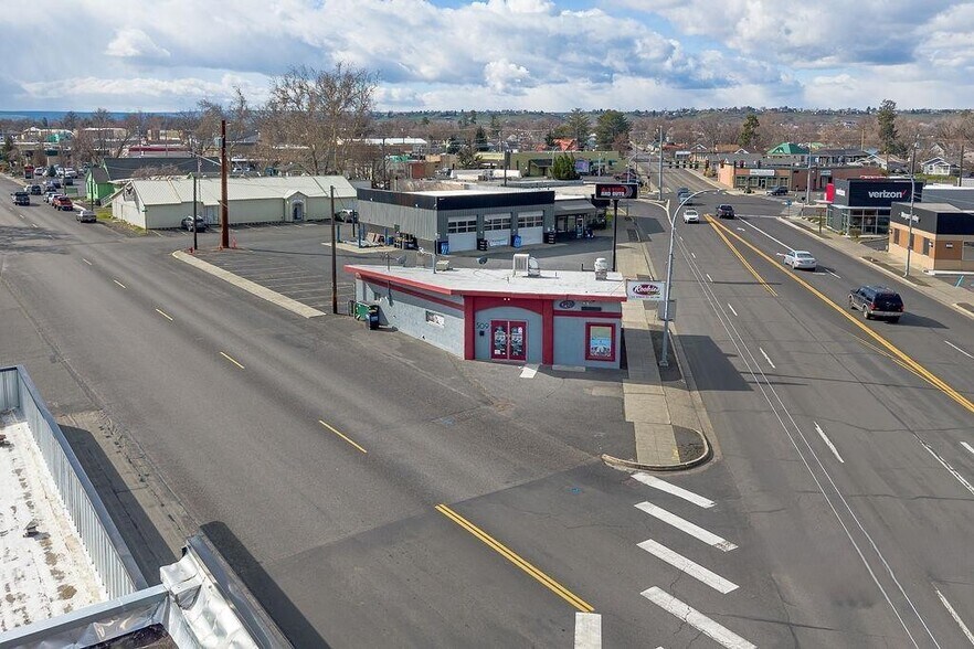 More Photos Of 509 Diagonal St, Clarkston Bar For Sale