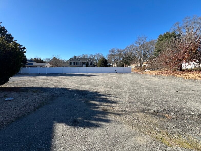 More Photos Of 128 Pleasant View Ave, Smithfield Freestanding For Lease