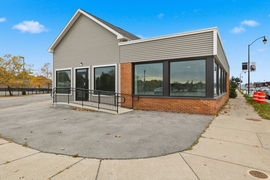 More Photos Of 211 W Ridge Rd, Rochester Storefront For Lease
