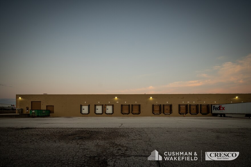 More Photos Of 24455 Aurora Rd, Bedford Heights Warehouse For Lease