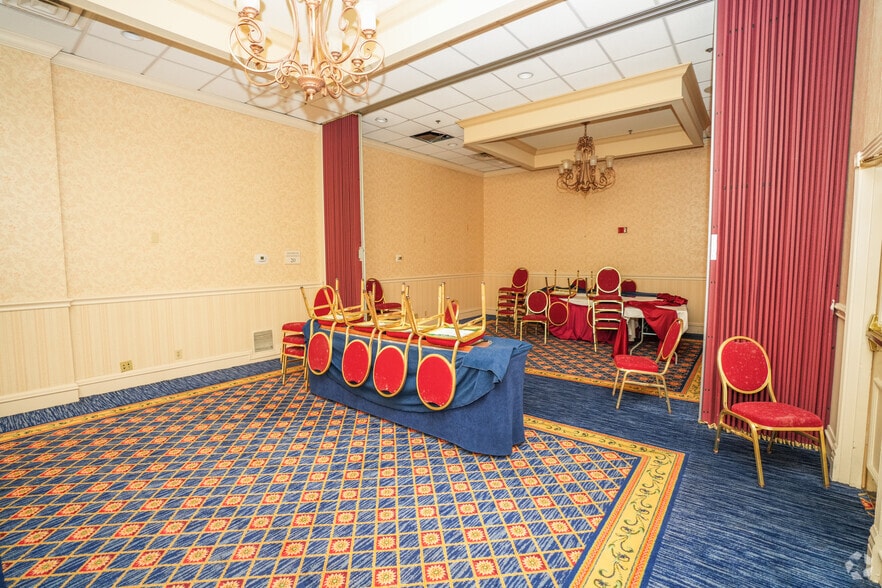 More Photos Of 200 E Amite St, Jackson Hotel For Sale