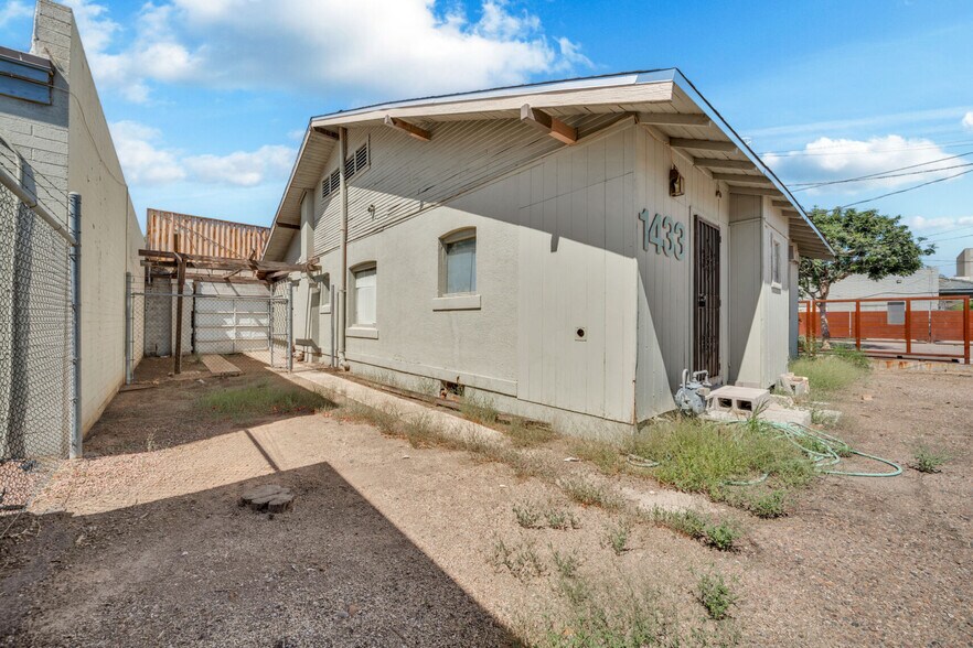 More Photos Of 1433 N 1st St, Phoenix General Retail For Lease