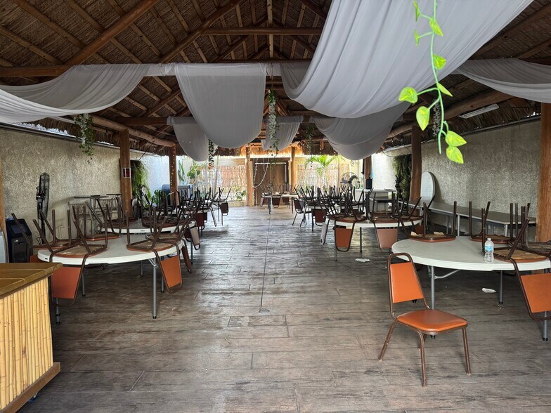 More Photos Of 1001 Manatee Ave, Bradenton Storefront Retail Office For Sale