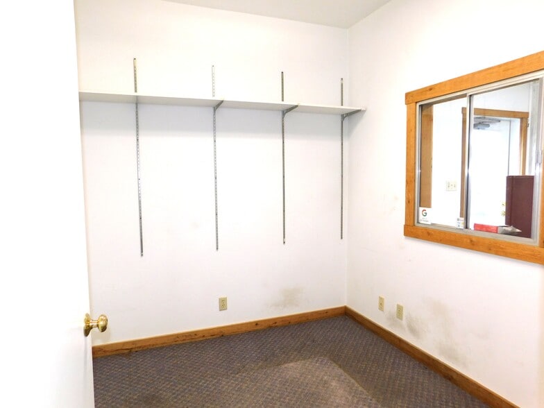 More Photos Of 215 Nieman St, Sunman Warehouse For Lease