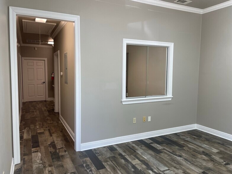 More Photos Of 14635 S Harrell's Ferry Rd, Baton Rouge Office For Sale