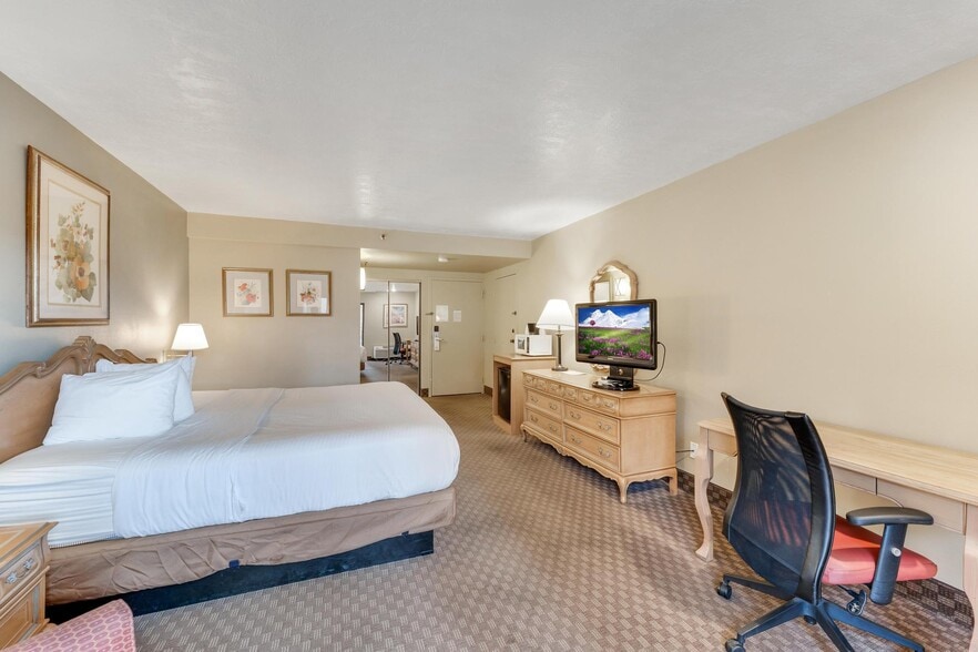 More Photos Of 1450 S Auto Mall Dr, St George Hotel For Sale