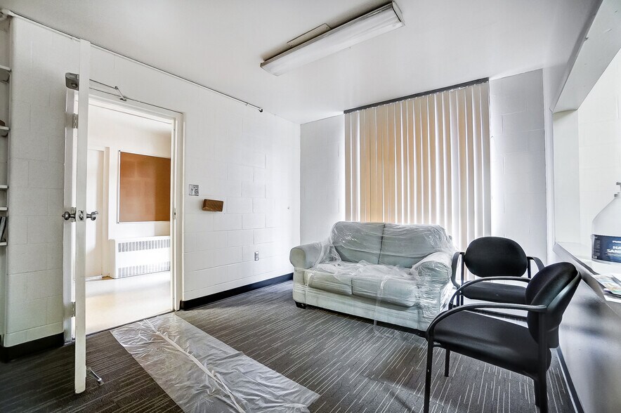 More Photos Of 1106 E High St, Springfield Schools For Sale