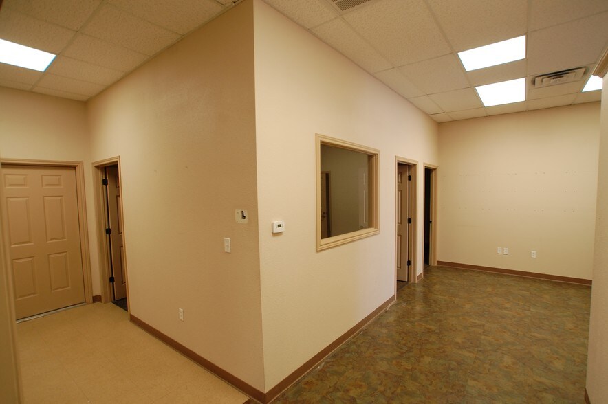 More Photos Of 6101 43rd St, Lubbock Storefront For Lease