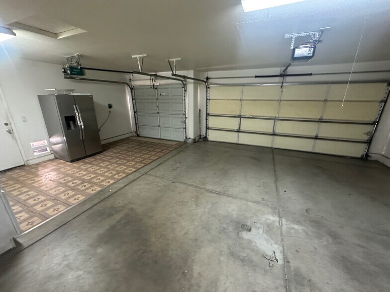 More Photos Of 352-360 W Kentucky Ave, Woodland Warehouse For Sale