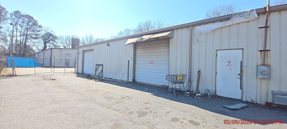 More Photos Of 1677 Forest Pky, Lake City Flex For Lease