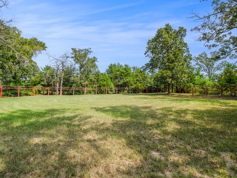 More Photos Of 750 N US Highway 287, Palestine Multifamily For Sale