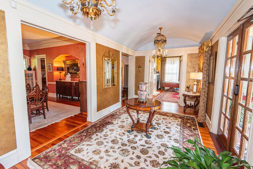 More Photos Of 571 E Main St, Spartanburg Office For Sale