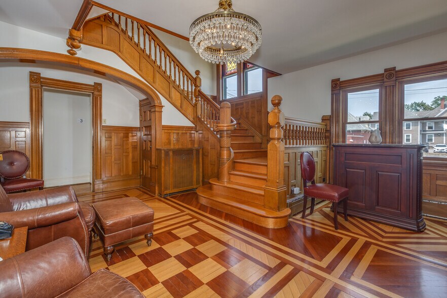 More Photos Of 84 Bay St, Manchester Office Residential For Lease