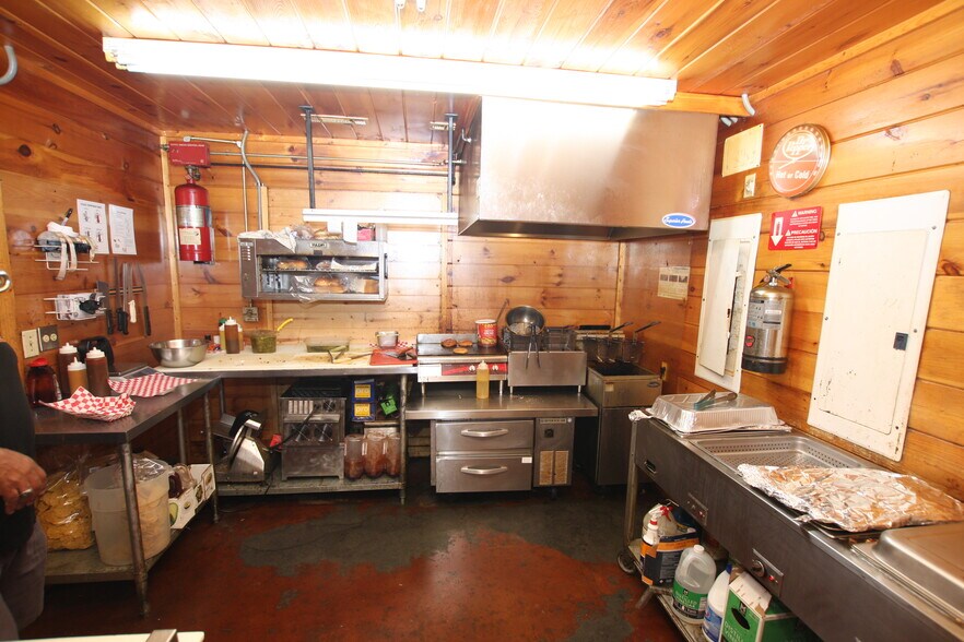 More Photos Of 103 W Elm St, Rockmart General Retail For Sale