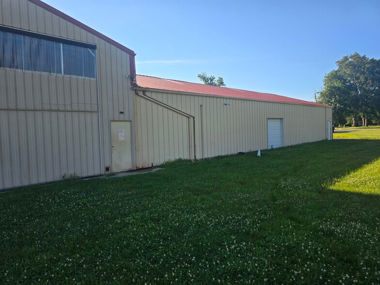 More Photos Of 4250 W 600 S, Pendleton Airplane Hangar For Sale