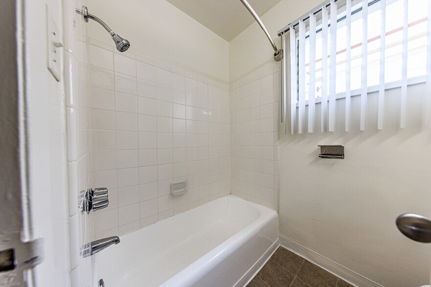 More Photos Of 650 W Wilson Ave, Glendale Apartments For Sale