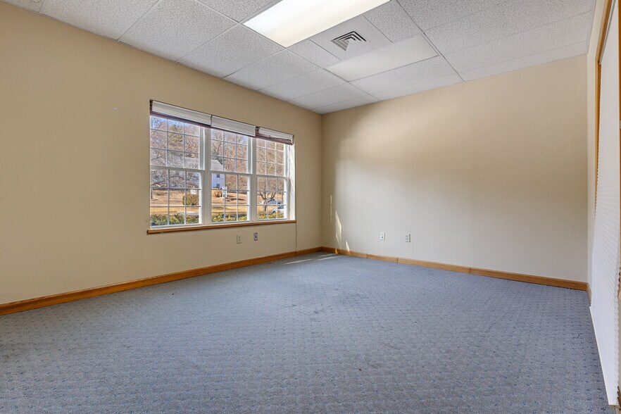 More Photos Of 128 Litchfield Rd, New Milford Medical For Sale