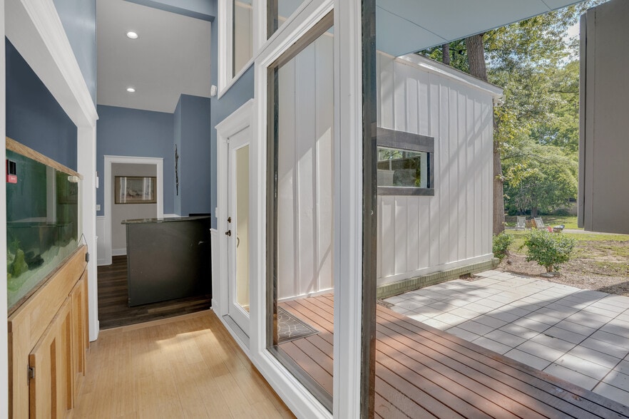 More Photos Of 128 Latonea Dr, Columbia Office Residential For Sale