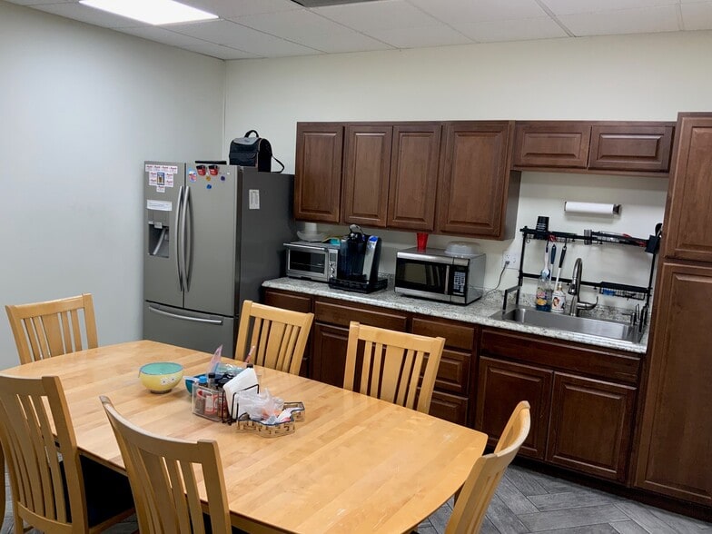 More Photos Of 2890 Market Loop, Southlake Light Manufacturing For Sale