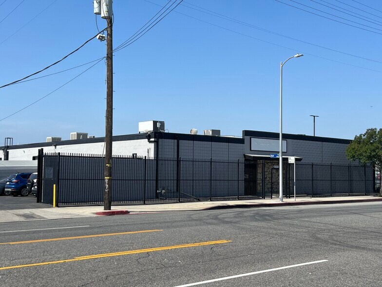 More Photos Of 13222-13226 Saticoy St, North Hollywood Warehouse For Lease