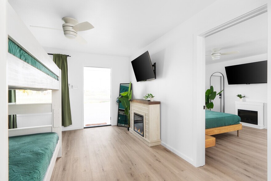 More Photos Of 907 S Church St, Rockport Hotel For Sale